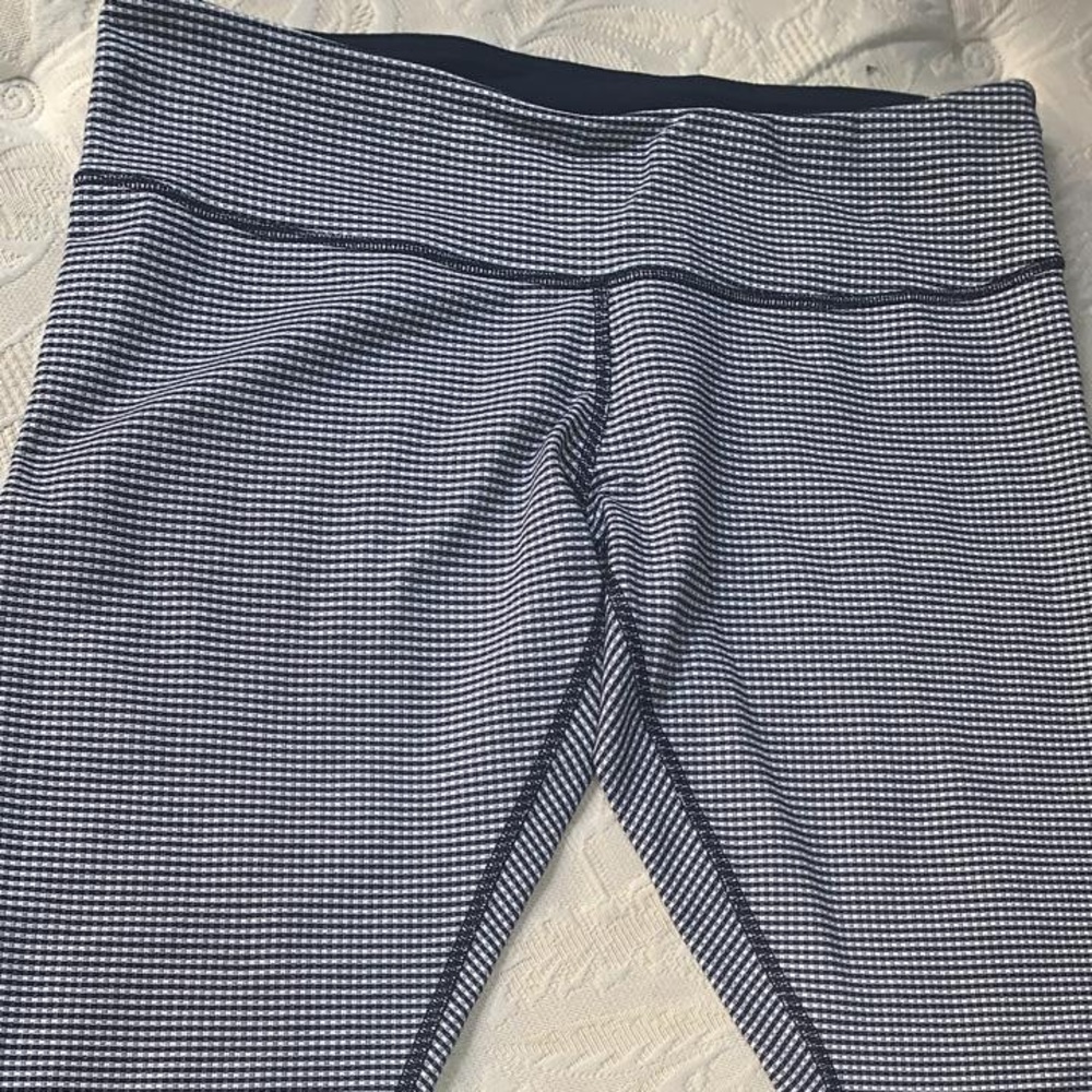 Mid length Lululemon leggings